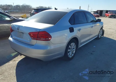 2014 Volkswagen Passat 1.8T Wolfsburg Edition z USA, uszkodzony, nr VIN 1VWAT7A37EC121057